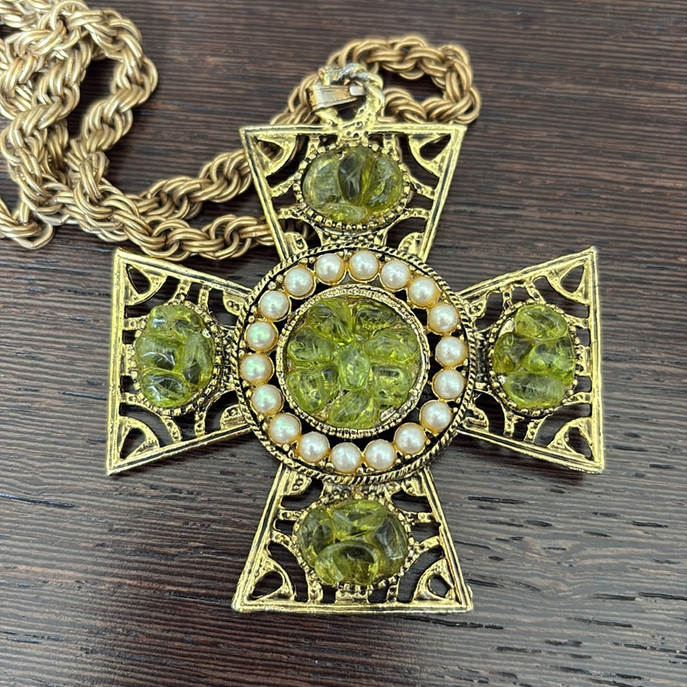 π₯HPπ₯VTG Statement Maltese Cross Pendant with Necklace, gold/ green - Picture 4 of 12
